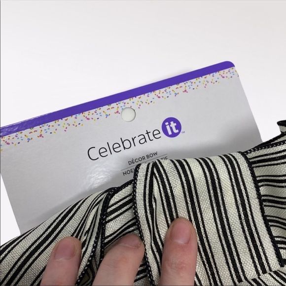 🆕 CELEBRATE IT | Black and White Striped Wired Bows - Picture 2 of 3